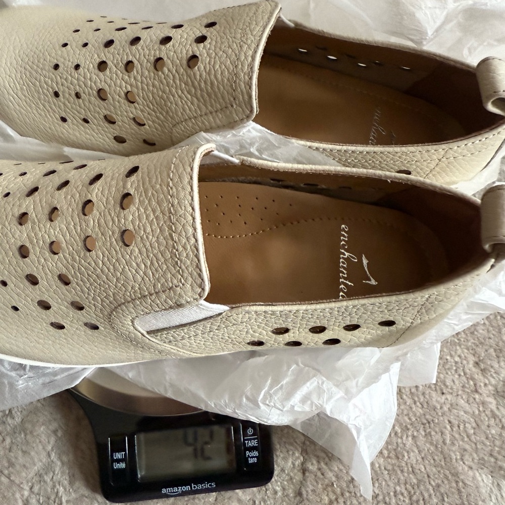 NWOT Light weight white leather Loafers